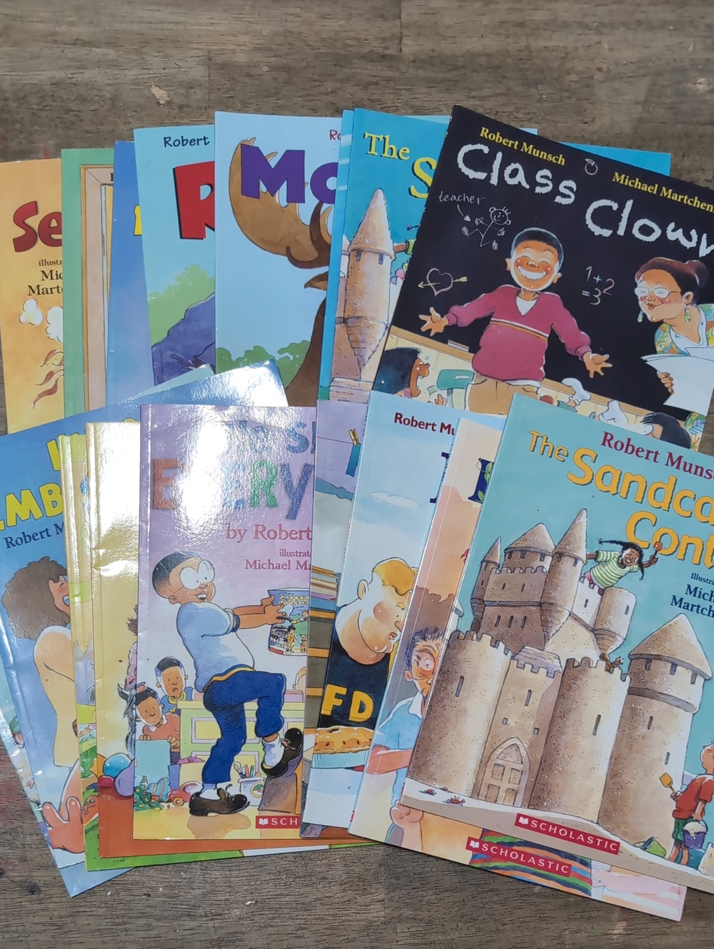 GUC Lot Of 18 Scholastic Robert Munsch Childrens Books *BIN